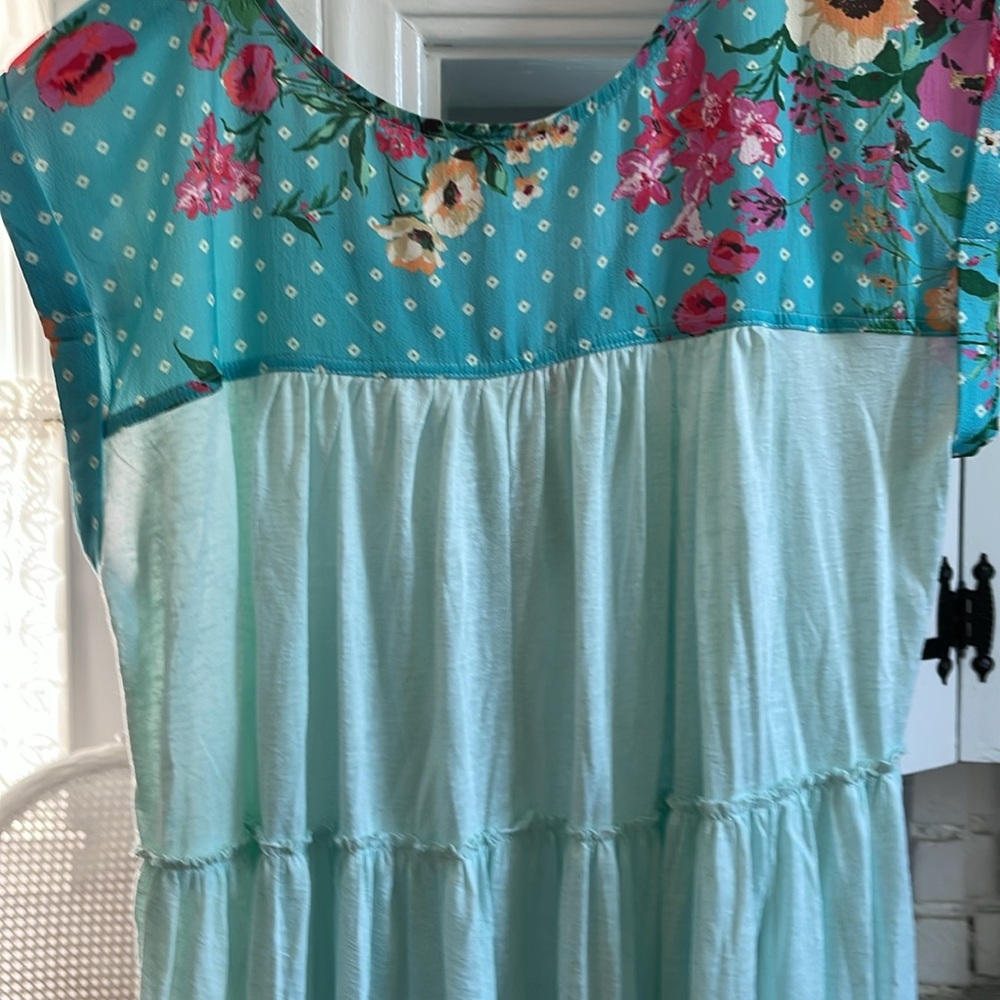New, Umgee light tank with floral back at neck detail - Picture 3 of 6
